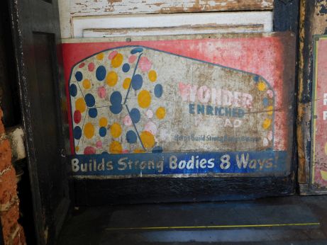 [Picture of old Wonder Bread ad]